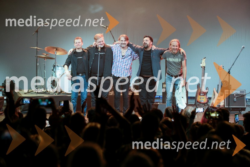  Uroš Trebižan, bas kitara, skupina Avtomobili;  Mirko Vuksanovič, klaviature, vokal, skupina Avromobili;  Marko Vuksanovič, pevec, skupina Avtomobili;  David Morgan, bobnar, skupina Avtomobili;  Boštjan Andrejc – Bushy , kitara, skupina AvtomobiliAvtomobili, koncert ob izidu novega albuma Potujemo