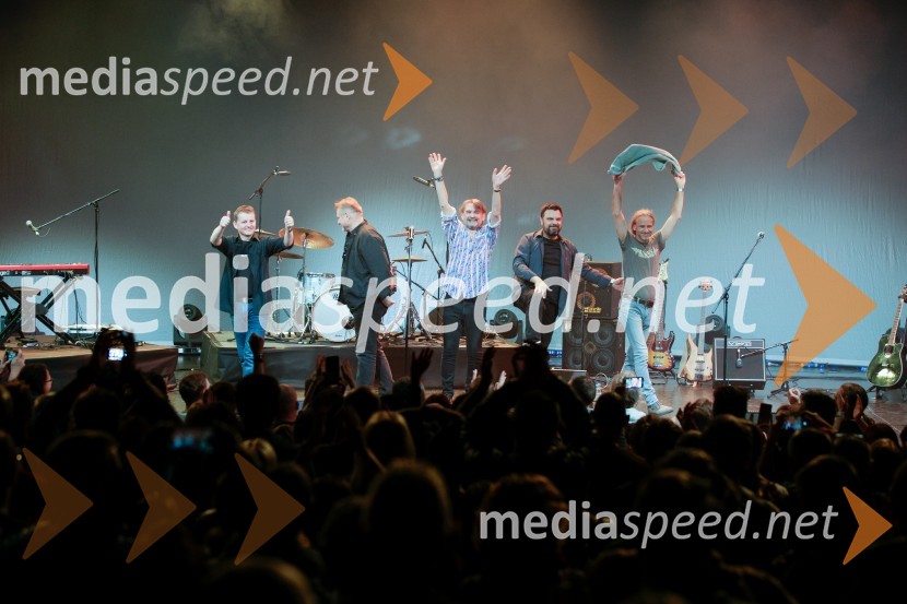  Uroš Trebižan, bas kitara, skupina Avtomobili;  Mirko Vuksanovič, klaviature, vokal, skupina Avromobili;  Marko Vuksanovič, pevec, skupina Avtomobili;  David Morgan, bobnar, skupina Avtomobili;  Boštjan Andrejc – Bushy , kitara, skupina AvtomobiliAvtomobili, koncert ob izidu novega albuma Potujemo