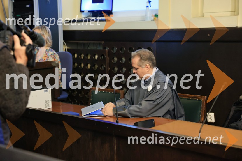  Izidor Rojs, okrožni državni tožilecKristijan Kamenik na mariborskem okrožnem sodišču