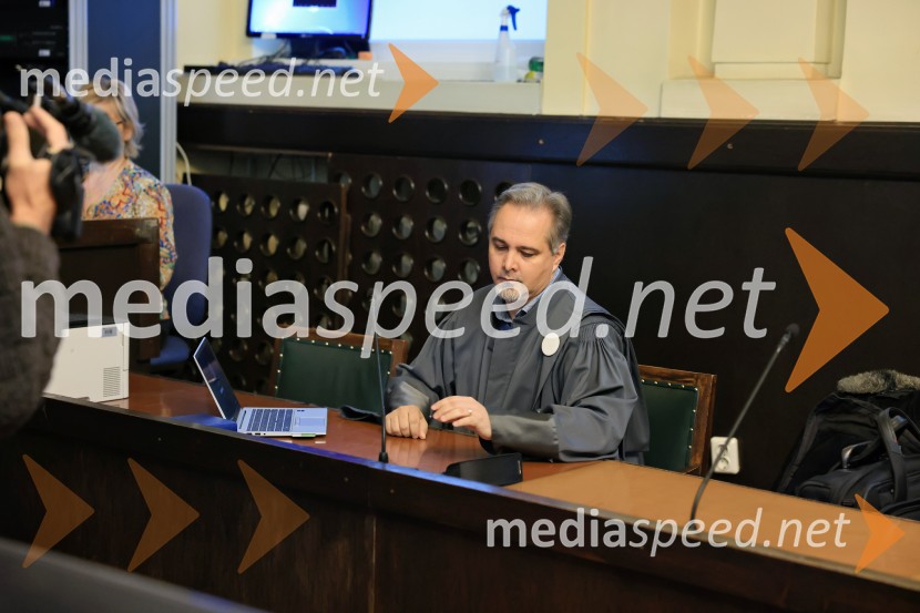  Izidor Rojs, okrožni državni tožilecKristijan Kamenik na mariborskem okrožnem sodišču