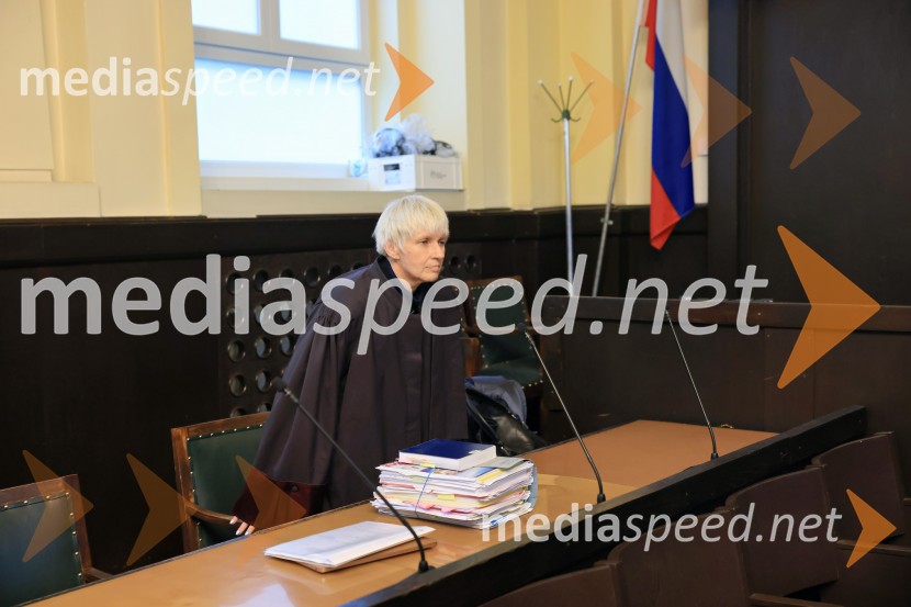  Maksimilijana Kinc Mlakar, odvetnicaKristijan Kamenik na mariborskem okrožnem sodišču