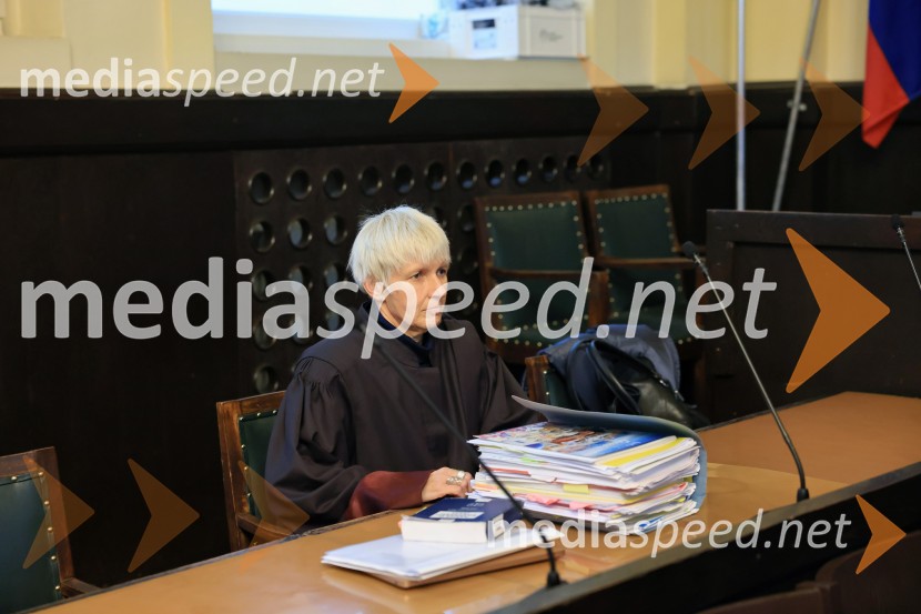  Maksimilijana Kinc Mlakar, odvetnicaKristijan Kamenik na mariborskem okrožnem sodišču