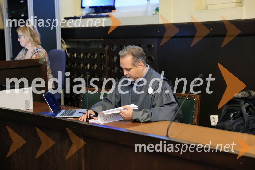  Izidor Rojs, okrožni državni tožilecKristijan Kamenik na mariborskem okrožnem sodišču