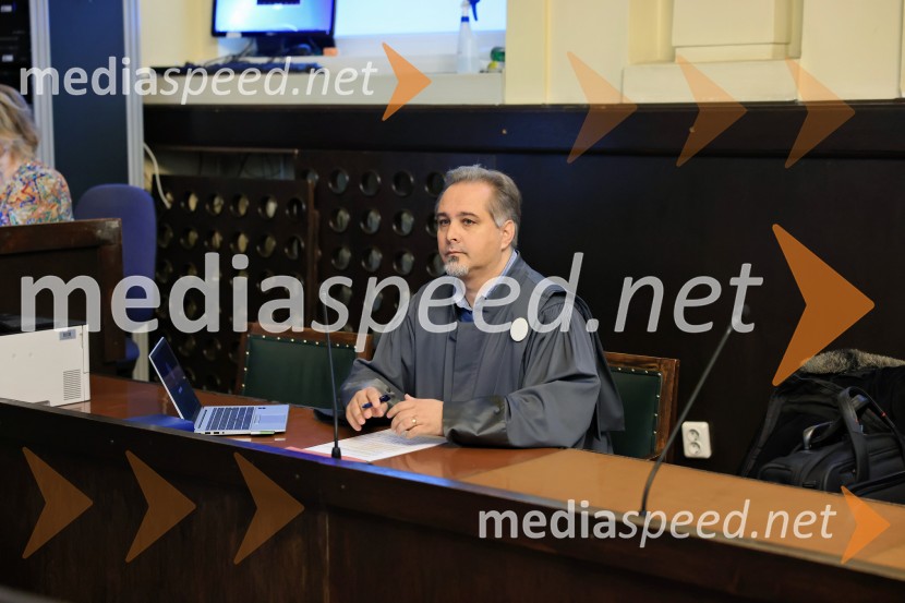  Izidor Rojs, okrožni državni tožilecKristijan Kamenik na mariborskem okrožnem sodišču