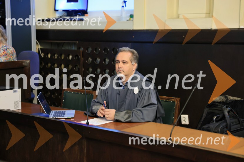  Izidor Rojs, okrožni državni tožilecKristijan Kamenik na mariborskem okrožnem sodišču