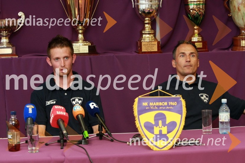 Janez Aljančič, nogometaš NK Maribor in Darko Milanič, trener NK MariborNovinarska konferenca NK Maribor pred povratno tekmo drugega kroga kvalifikacij za ligo prvakov Maribor – WIT in predstavitev tretjega novinca v vijoličastem Janeza Aljančiča
