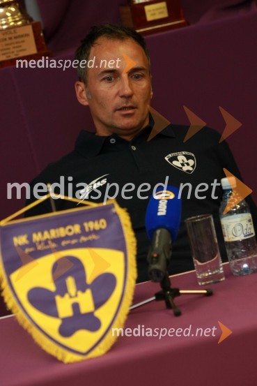 Darko Milanič, trener NK MariborNovinarska konferenca NK Maribor pred povratno tekmo drugega kroga kvalifikacij za ligo prvakov Maribor – WIT in predstavitev tretjega novinca v vijoličastem Janeza Aljančiča