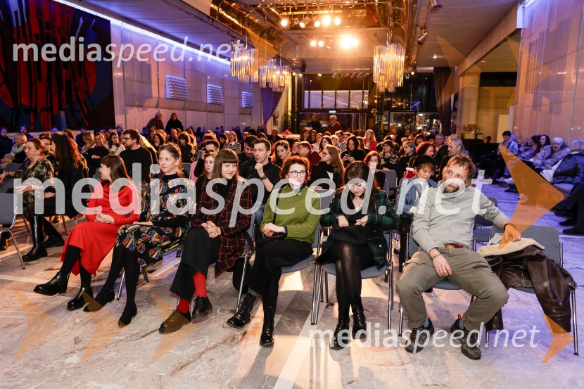  Lea Vučko, oblikovalka vizualnih komunikacij;  Tina Volarič, ilustratorka;  Maša P. Žmitek, ilustratorka;  Ana Zavadlav, ilustratorka;  Eva Mlinar, ilustratorka;  Damijan Stepančič, ilustrator in slikar15. Slovenski bienale ilustracije, odprtje razstave