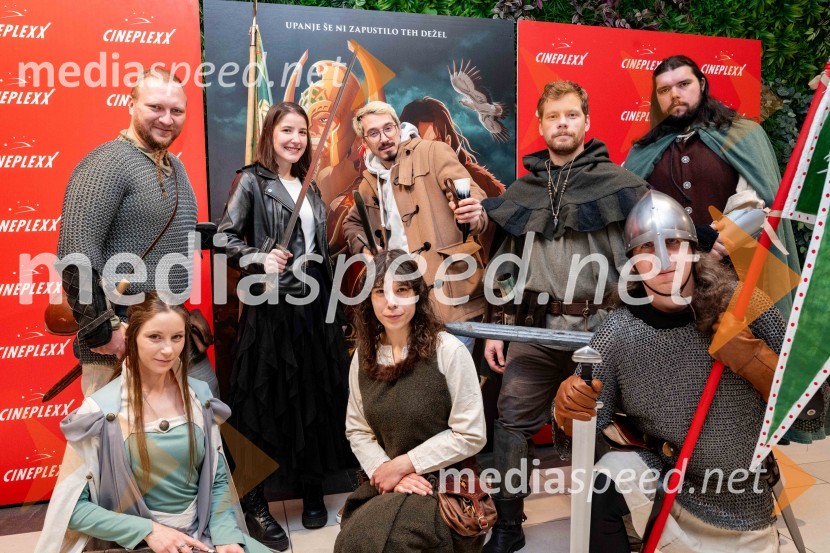  Domen Kodrič;  Klara Čotar, Black Tea Cosplay;  ... ;  ... ;  Lučka Vreček;  Jurij K. Koya;  Blaž Berlec, ustanovitelj društva, Slovensko Tolkienovo društvo Gil-galad;  David GlavičGospodar prstanov: vojna Rohirrimov, premiera v Cineplexx Ljubljana