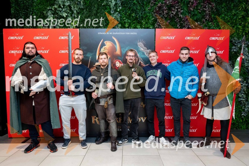  David Glavič;  ... ;  Jurij K. Koya;  ... ;  ... ;  ... ;  Blaž Berlec, ustanovitelj društva, Slovensko Tolkienovo društvo Gil-galadGospodar prstanov: vojna Rohirrimov, premiera v Cineplexx Ljubljana