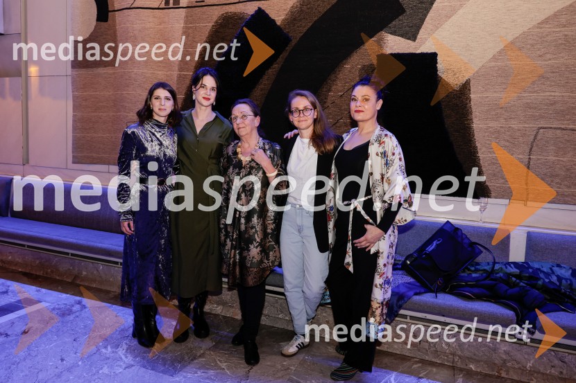  Katarina Hergouth, vodja razstavnega programa, Cankarjev dom;  ... ;  ... ;  ... ;  Pia Zemljič, igralka15. Slovenski bienale ilustracije, odprtje razstave