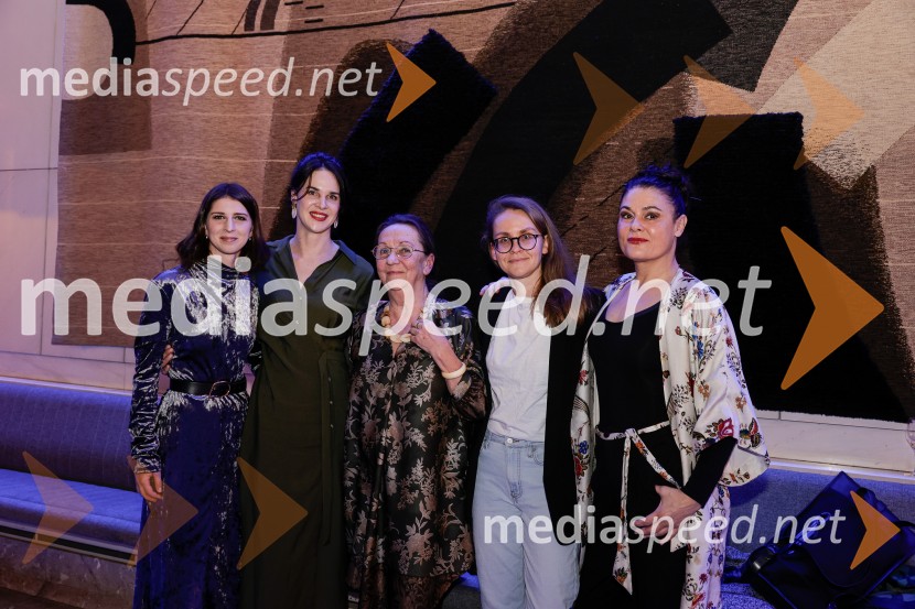  Katarina Hergouth, vodja razstavnega programa, Cankarjev dom;  ... ;  ... ;  ... ;  Pia Zemljič, igralka15. Slovenski bienale ilustracije, odprtje razstave