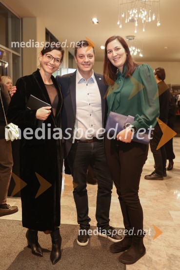  Simona  Belle, služba za stike z javnostmi MGL;  ... ;  ... EX, premiera drame v MGL