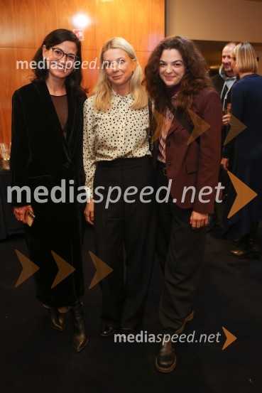  Simona  Belle, služba za stike z javnostmi MGL;  Tjaša  Železnik, igralka;  Diana  Kolenc, igralkaEX, premiera drame v MGL