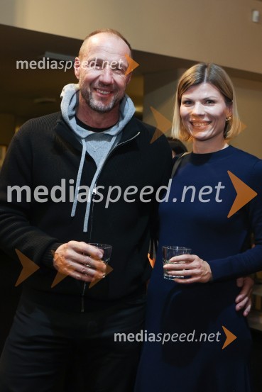 EX, premiera drame v MGL