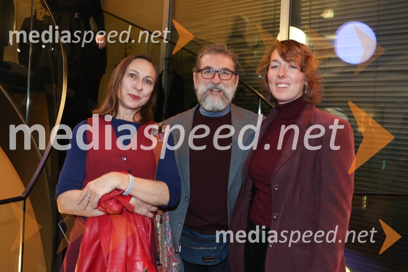  Maruša Oblak, igralka;  Željko Hrs, igralec;  Anja  Papuga, fotografinjaEX, premiera drame v MGL