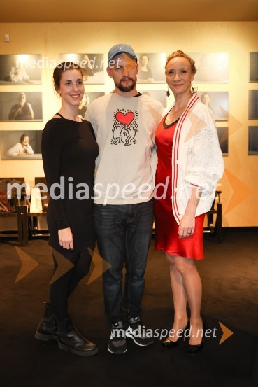  Nina Rakovec, igralka, pevka;  Jernej Gašperin, igralec;  Mojca Funkl, igralkaEX, premiera drame v MGL