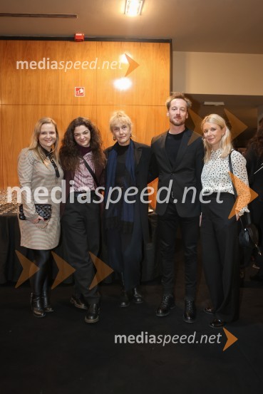  Alma Rahne, novinarka;  Diana  Kolenc, igralka;  Barbara Hieng Samobor, direktorica in umetniška vodja MGL; dr. Ignac Fock, hispanist, prevajalec;  Tjaša  Železnik, igralkaEX, premiera drame v MGL