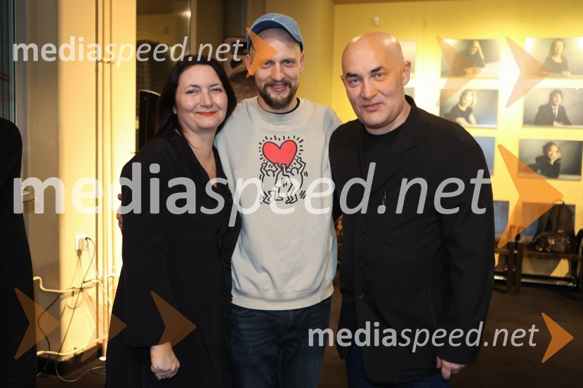  Petra Pogorevc, dramaturginja in avtorica;  Jernej Gašperin, igralec;  Goran Garevski, direktor, HYCU EX, premiera drame v MGL