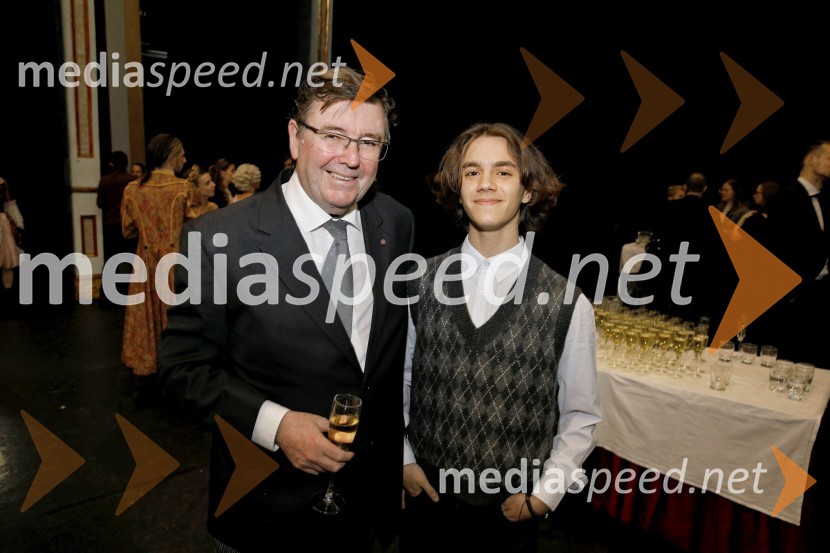  Simon Robinson, dirigent;  ... Hrestač, jubilejna stota izvedba, SNG Maribor