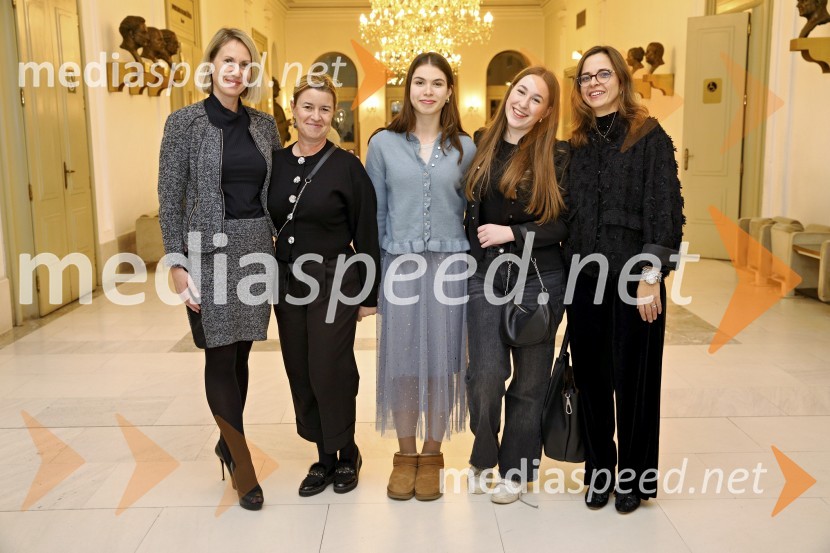  Mateja Kožuh, producentka in joga učiteljica MS7;  ... ;  ... ;  ... ;  ... Hrestač, jubilejna stota izvedba, SNG Maribor