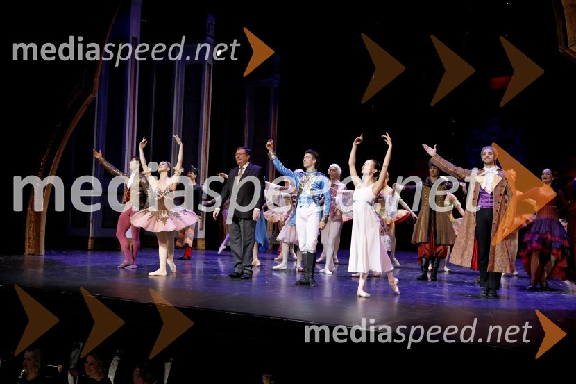  Ionut Dinita, baletni plesalec;  Tetiana Svetlična, baletna plesalka;  Simon Robinson, dirigent;  Ion Breahna, baletni plesalec;  Catarina de Meneses, baletna plesalka;  Lucio Mautone, baletni plesalecHrestač, jubilejna stota izvedba, SNG Maribor