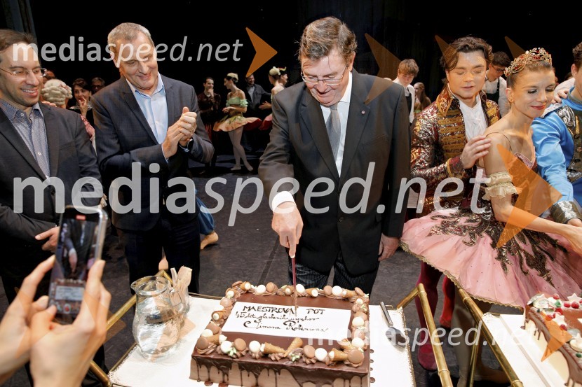  Simon Krečič, umetniški direktor Opere SNG Maribor;  Danilo Rošker, direktor SNG Maribor;  Simon Robinson, dirigent;  Ionut Dinita, baletni plesalec;  Tetiana Svetlična, baletna plesalkaHrestač, jubilejna stota izvedba, SNG Maribor