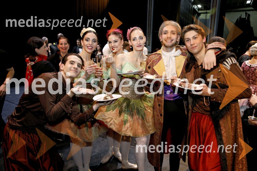  Matteo Magalotti, baletni plesalec;  Beatrice Bartolomei, baletna plesalka;  Tea Bajc, baletna plesalka;  Olesja Hartmann, baletka;  Lucio Mautone, baletni plesalec;  Matteo Beeckman, baletni plesalecHrestač, jubilejna stota izvedba, SNG Maribor