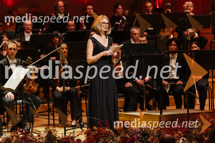  Eva Longyka Marušič, voditeljica31. managerski koncert