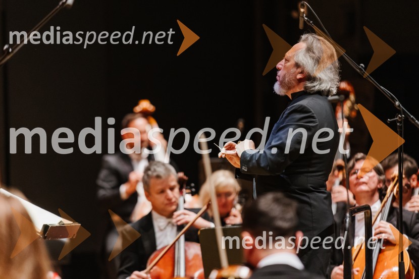  George Pehlivanian, dirigent31. managerski koncert