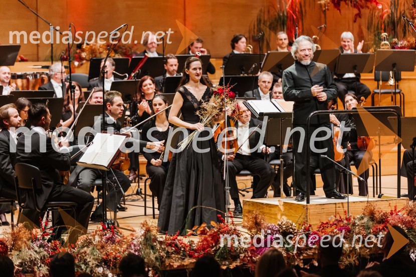  Petra Kovačič, violina;  George Pehlivanian, dirigent31. managerski koncert