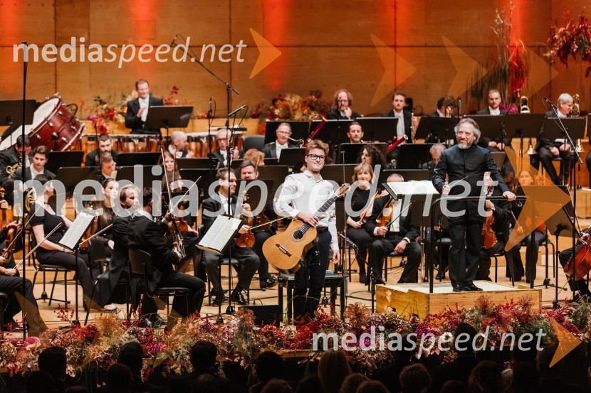  Leon Ravnikar, kitara;  George Pehlivanian, dirigent31. managerski koncert