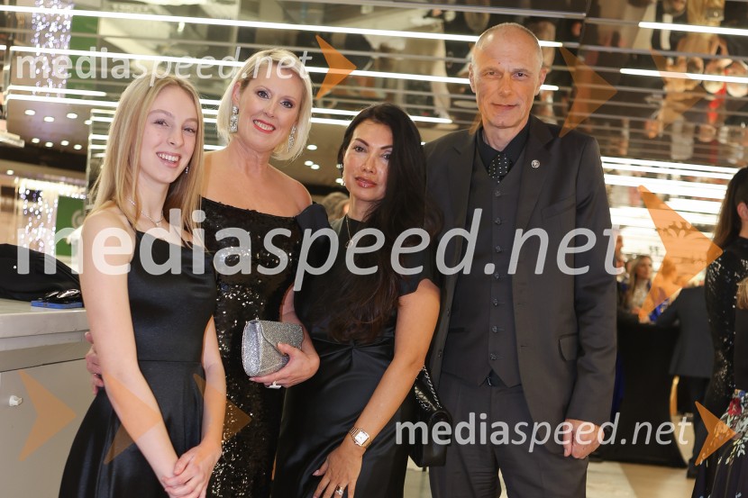  Kaja Juvančič;  Petra Juvančič, izvršna direktorica, Združenje Manager;  Pamela Campoblanco Royle; mag. Iztok Seljak, predsednik, Združenje Manager31. managerski koncert