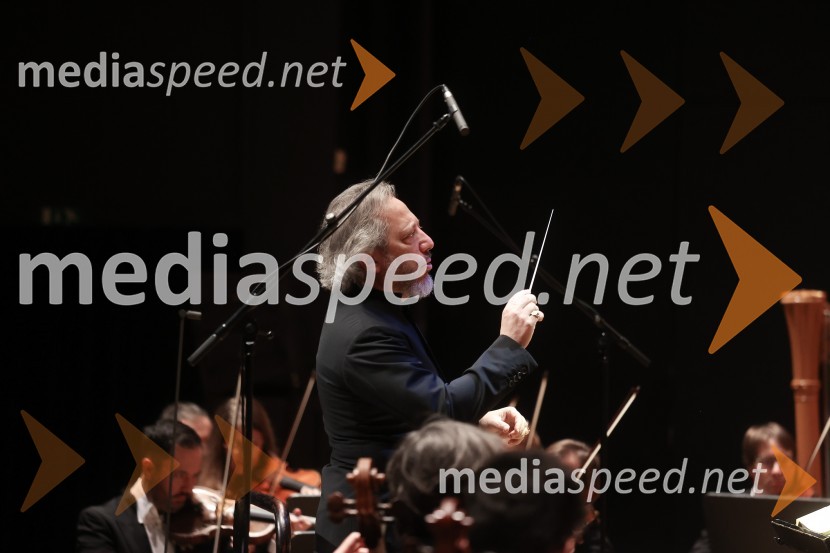  George Pehlivanian, dirigent31. managerski koncert