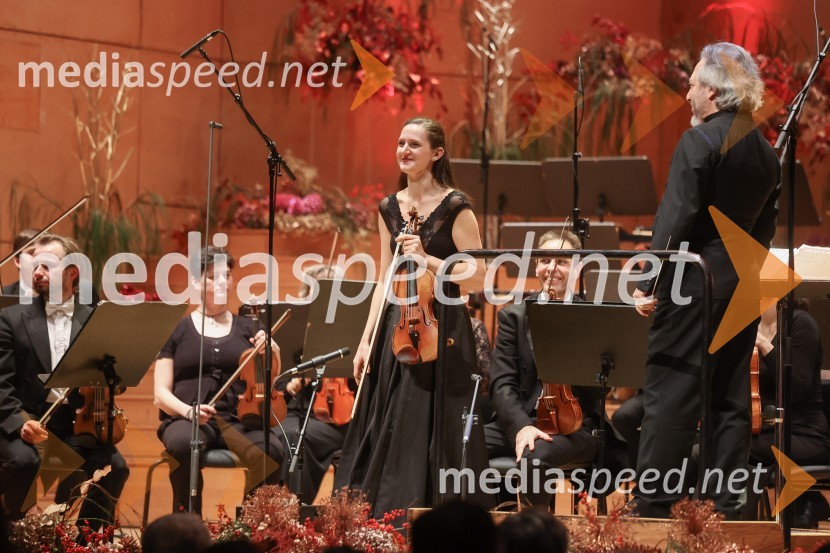  Petra Kovačič, violina;  George Pehlivanian, dirigent31. managerski koncert