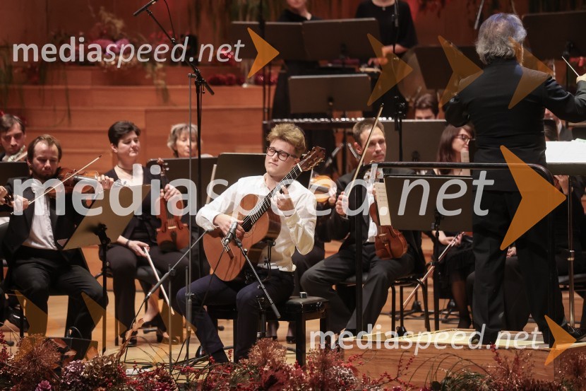  Leon Ravnikar, kitara;  George Pehlivanian, dirigent31. managerski koncert