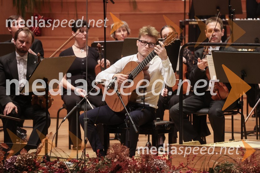  Leon Ravnikar, kitara31. managerski koncert