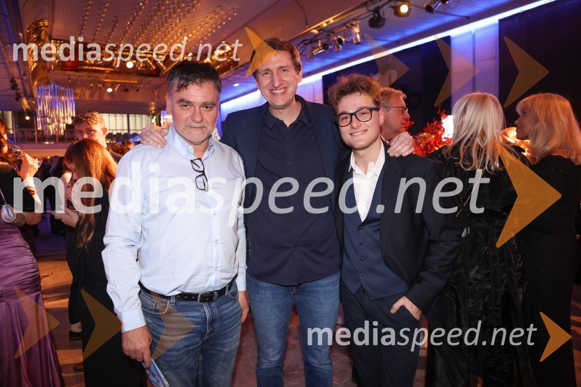  ... ;  ... ;  Leon Ravnikar, kitara31. managerski koncert