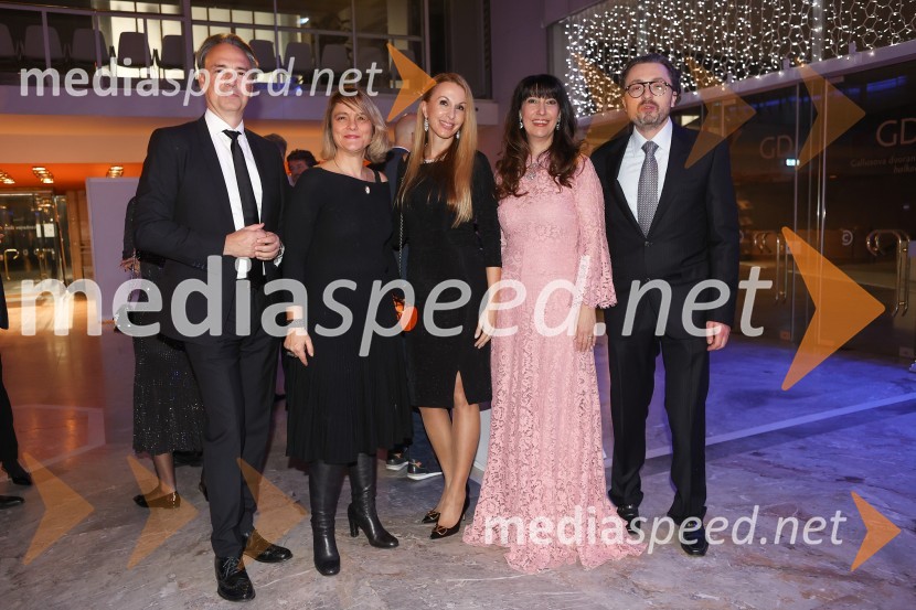  Tomislav Čizmić, predsednik poslovodstva družbe, Telemach Slovenija d.o.o.;  Manca Majeršič Sevšek, dramaturginja;  ... ;  Petra Kancler,  urednica revije Avenija; dr. Gregor Drnovšek, pravnik31. managerski koncert