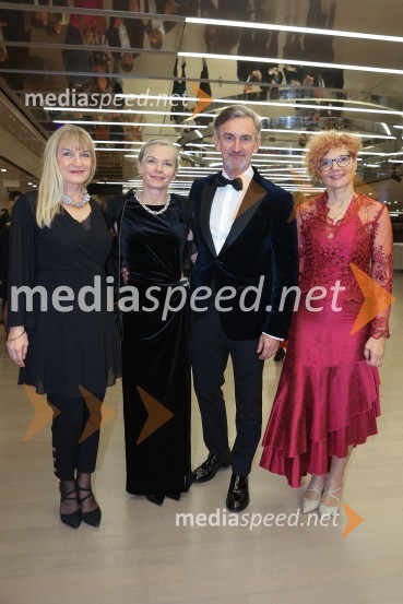 dr. Amadea Dobovišek, svetovalka za management;  Alenka  Lukić, prof. za oblikovanje na Srednji šoli za oblikovanje MB;  Urban Centa, organizator glasbenega programa ;  Marta Kelvišar, direktorica, Adria Dom31. managerski koncert