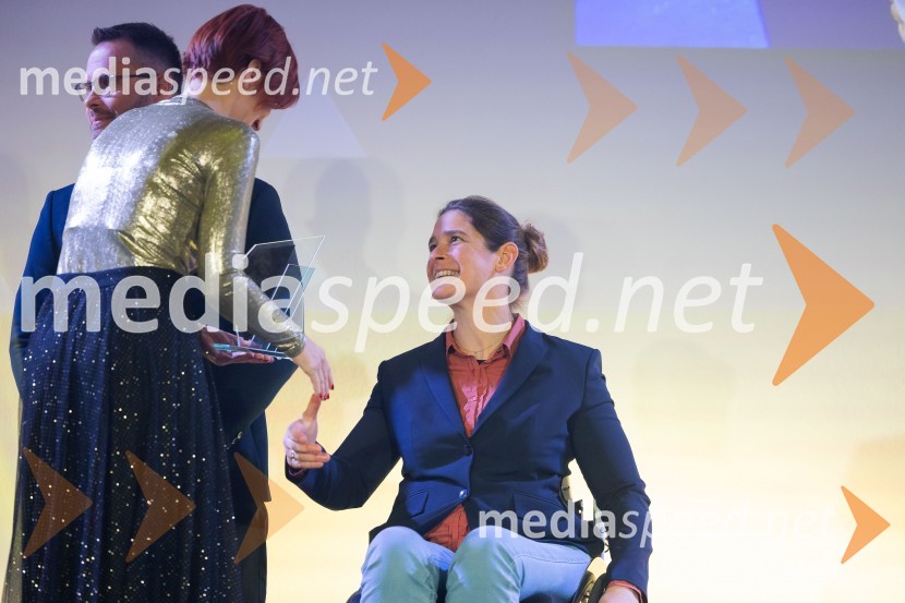 dr. Asta Vrečko, ministrica za kulturo;   Živa Lavrinc, paralokostrelkaParašportnik leta 2024