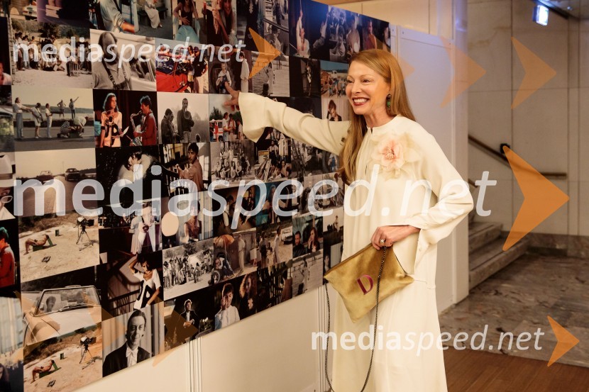  Nataša Matjašec Rošker, igralkaBabica gre na jug, svečana premiera digitalizirane klasike in poklon Vinciju Vogueu Anžlovarju