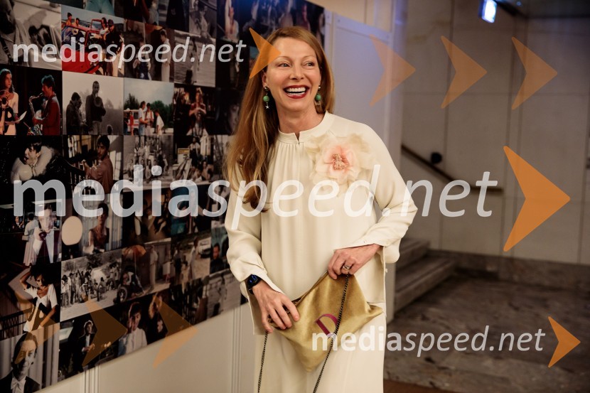  Nataša Matjašec Rošker, igralkaBabica gre na jug, svečana premiera digitalizirane klasike in poklon Vinciju Vogueu Anžlovarju