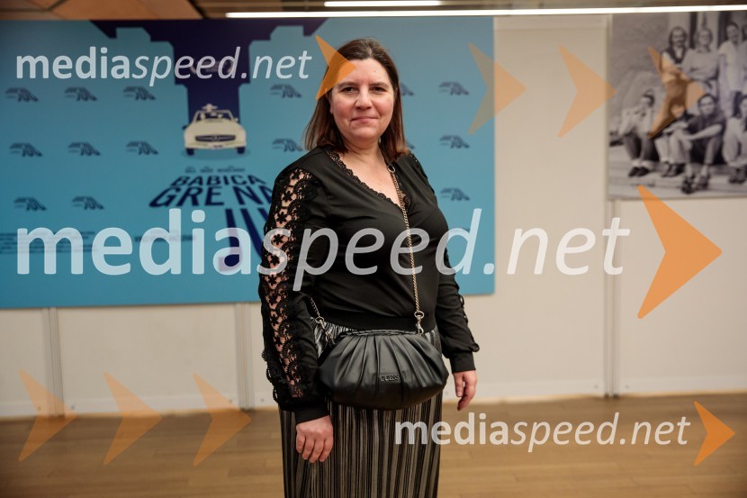  Teja Pelko, novinarkaBabica gre na jug, svečana premiera digitalizirane klasike in poklon Vinciju Vogueu Anžlovarju