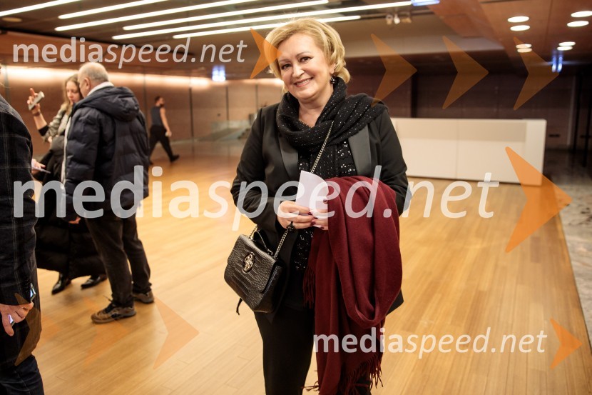  Ksenija Benedetti, predavateljica, muzikologinja, pianistka in nekdanja vodja Protokola Republike SlovenijeBabica gre na jug, svečana premiera digitalizirane klasike in poklon Vinciju Vogueu Anžlovarju