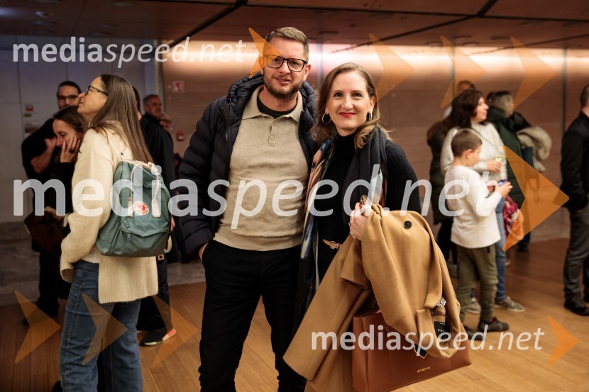 Babica gre na jug, svečana premiera digitalizirane klasike in poklon Vinciju Vogueu Anžlovarju