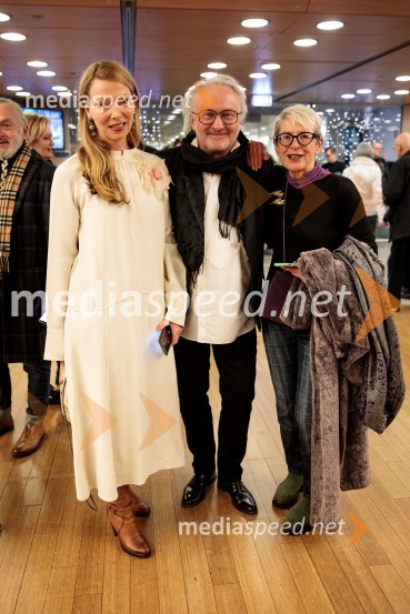  Nataša Matjašec Rošker, igralka;  Peter Bratuša, režiser;  Bojana LeskovarBabica gre na jug, svečana premiera digitalizirane klasike in poklon Vinciju Vogueu Anžlovarju