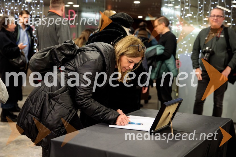 Babica gre na jug, svečana premiera digitalizirane klasike in poklon Vinciju Vogueu Anžlovarju