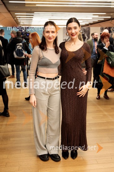  Zala Rus, glasbenica;  Zala Djurić, igralkaBabica gre na jug, svečana premiera digitalizirane klasike in poklon Vinciju Vogueu Anžlovarju