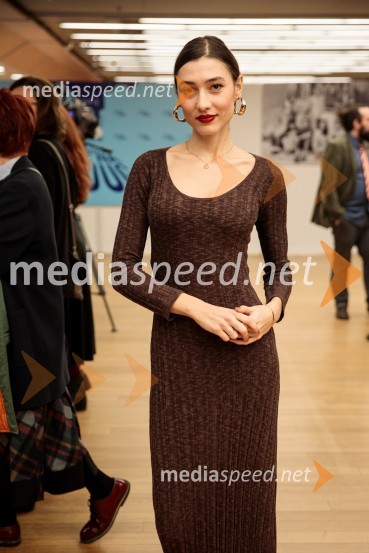  Zala Djurić, igralkaBabica gre na jug, svečana premiera digitalizirane klasike in poklon Vinciju Vogueu Anžlovarju